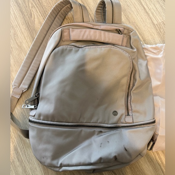 Lululemon Chrome Backpack - Picture 2 of 5